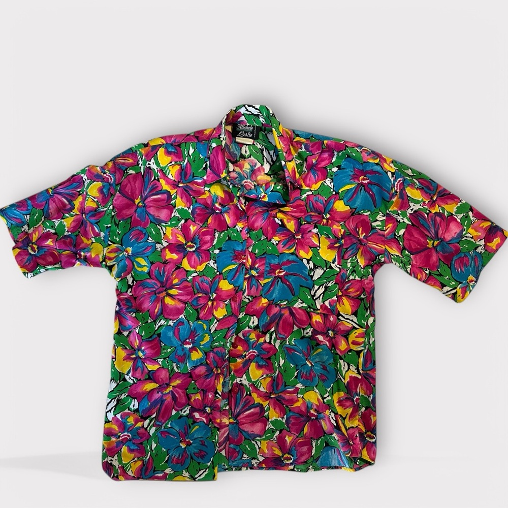 Michele Leslie of California
80s Hawaiian shirt